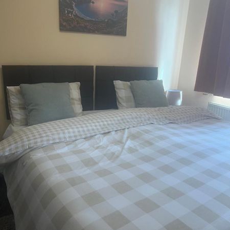 Basildon Essex Modern 3 Bed House For 7 Guests Free Parking And Wifi Apartment Nevendon Bagian luar foto